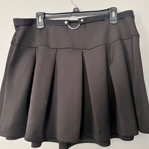 Hot Topic black pleated skirt